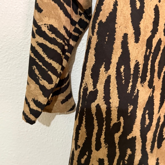 H&M Black and Tan Patterned Long-Sleeved Dress. Sz L. - Picture 5 of 9